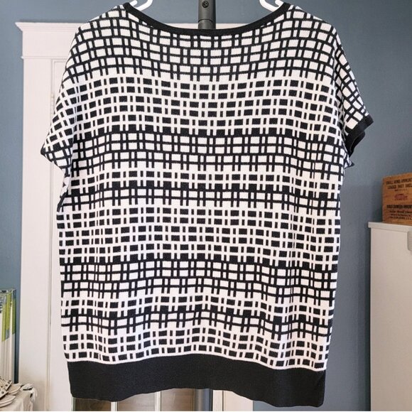 The Limited Black & White Sweater | Size: Med - Picture 4 of 8